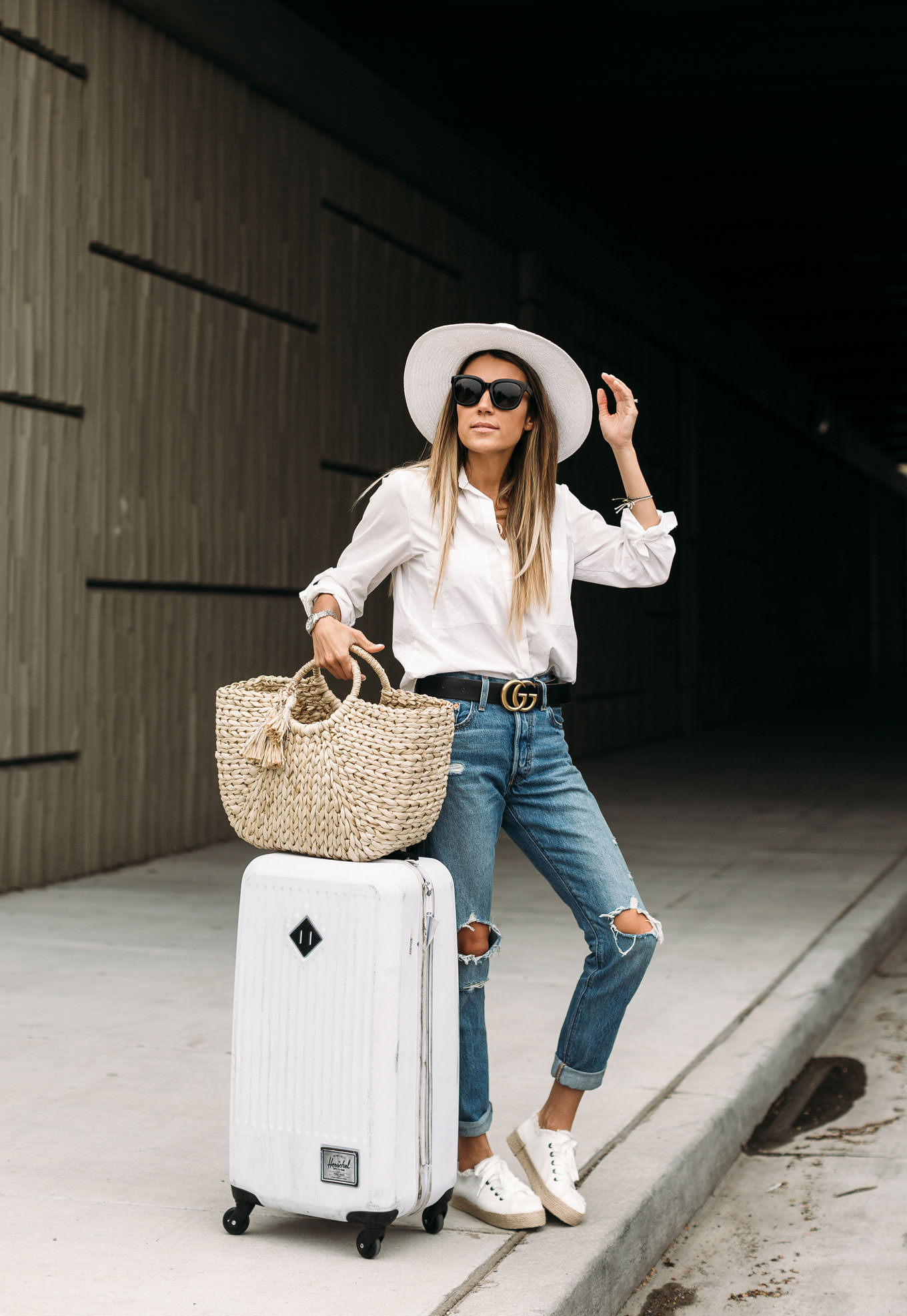 hello fashion travel style